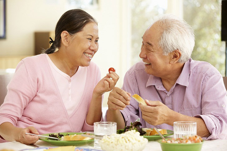 Người cao tuổi cần gì nhất ? Không chỉ là thuốc men mà còn là sự đồng hành mỗi ngày